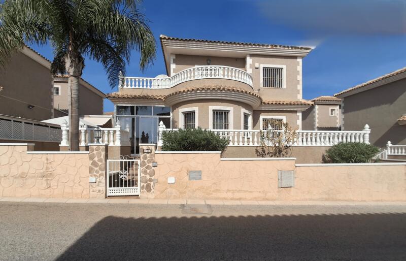 Villa for sale in Torrevieja, Alicante
