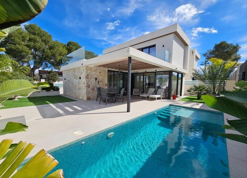 Villa till salu i Torrevieja, Alicante