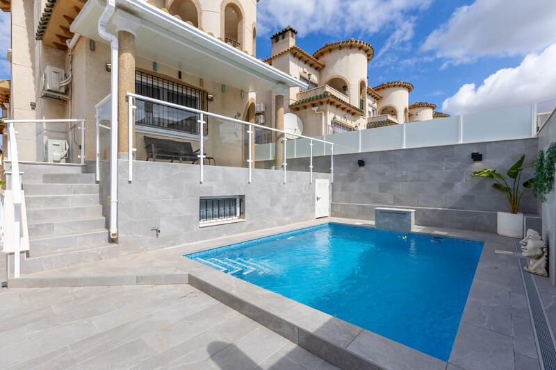 Villa zu verkaufen in Villamartin, Alicante