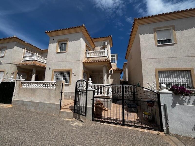 Villa til salgs i Playa Flamenca, Alicante