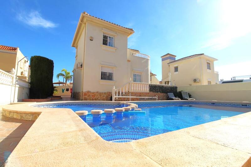 Villa à vendre dans La Zenia, Alicante