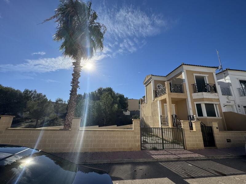 Villa en venta en Villamartin, Alicante