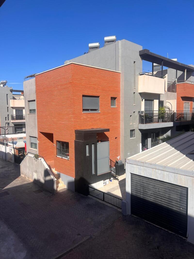 Villa til salgs i Torrevieja, Alicante