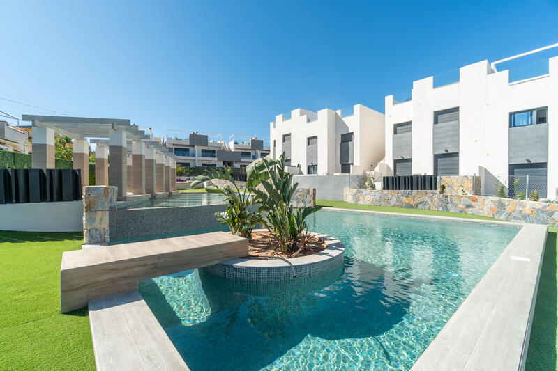 Villa en venta en Torrevieja, Alicante