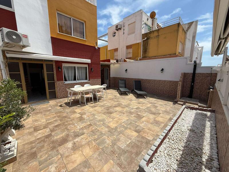 Villa til salg i Playa Flamenca, Alicante