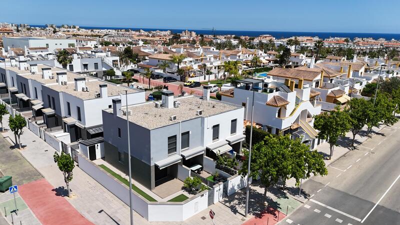 Villa for sale in Torre de la Horadada, Alicante