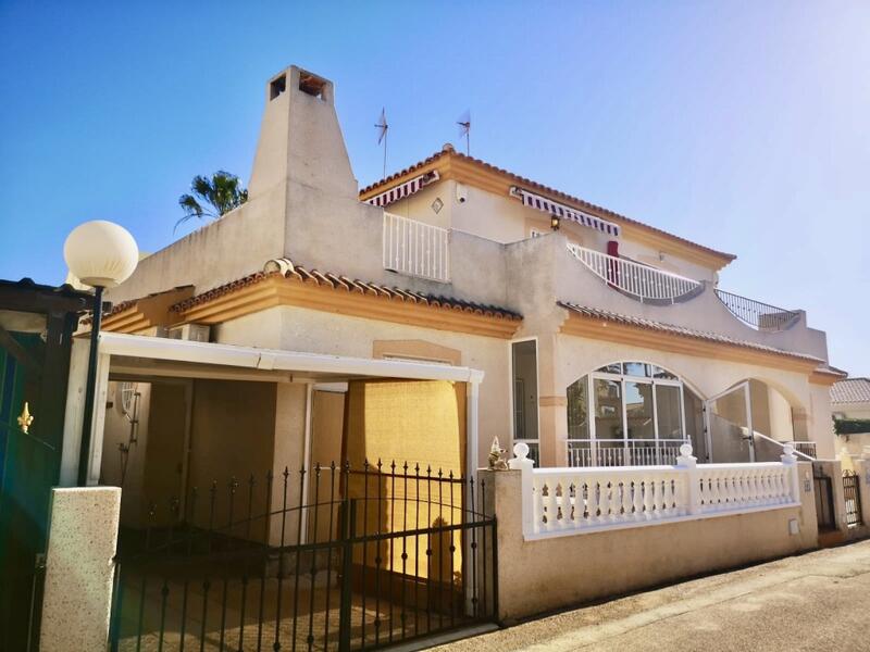 Villa en venta en Playa Flamenca, Alicante