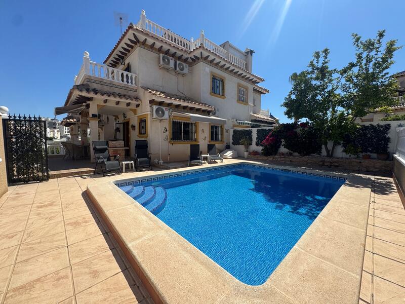 Villa till salu i Villamartin, Alicante