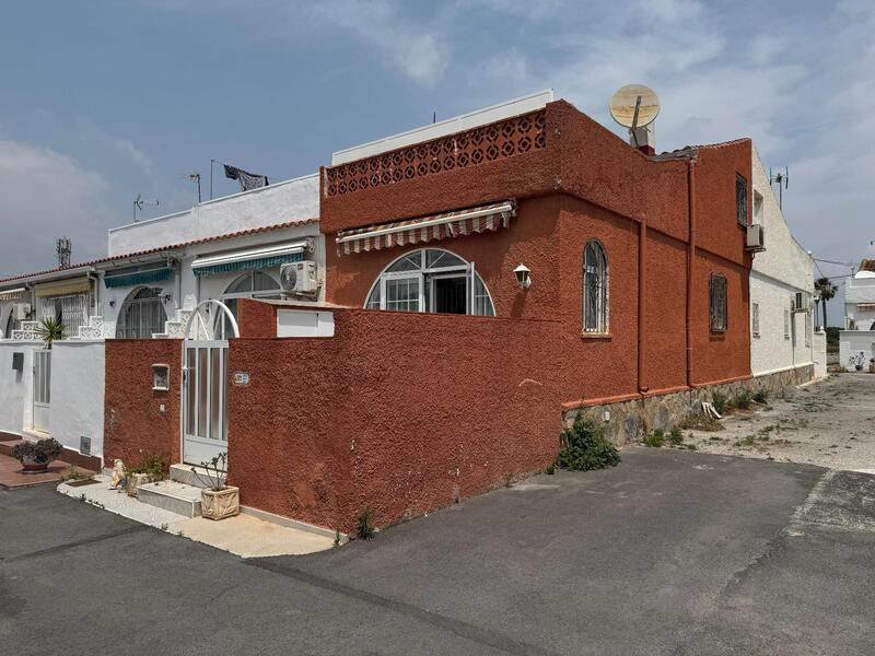 Villa til salgs i Torrevieja, Alicante
