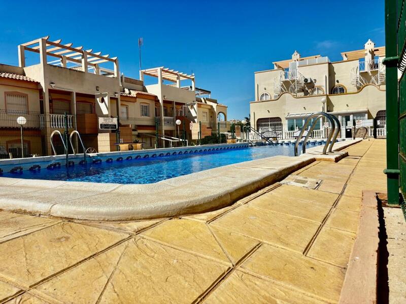 Villa till salu i Playa Flamenca, Alicante
