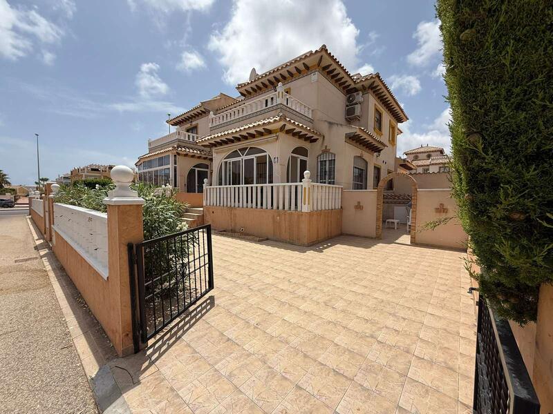 Villa zu verkaufen in Cabo Roig, Alicante