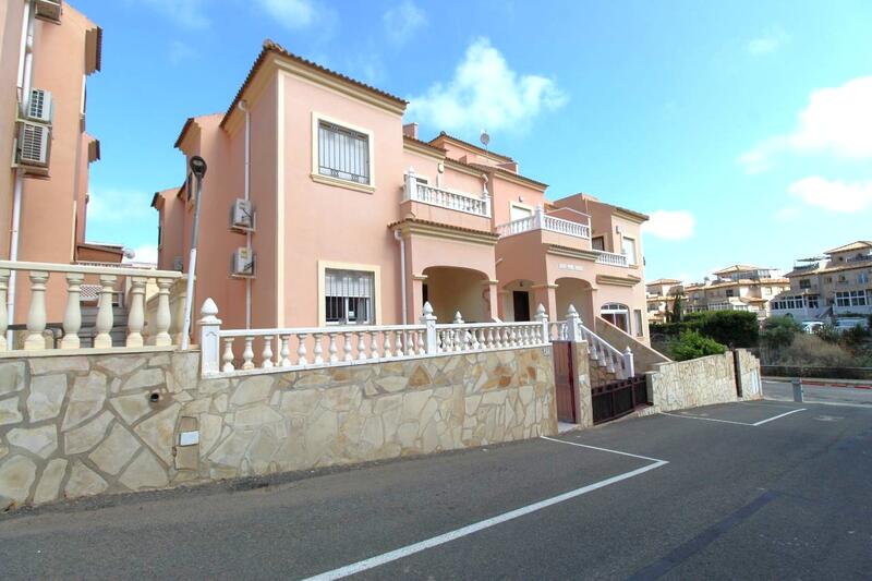 Villa til salgs i Playa Flamenca, Alicante