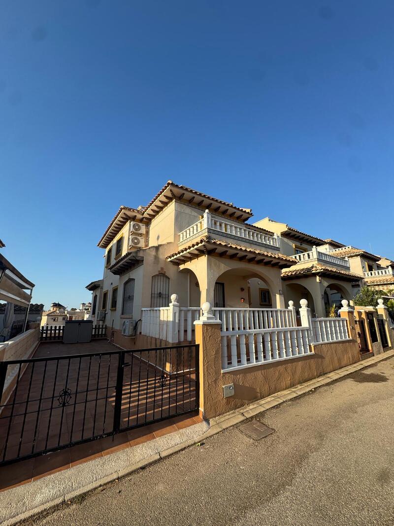 Villa Te koop in Cabo Roig, Alicante