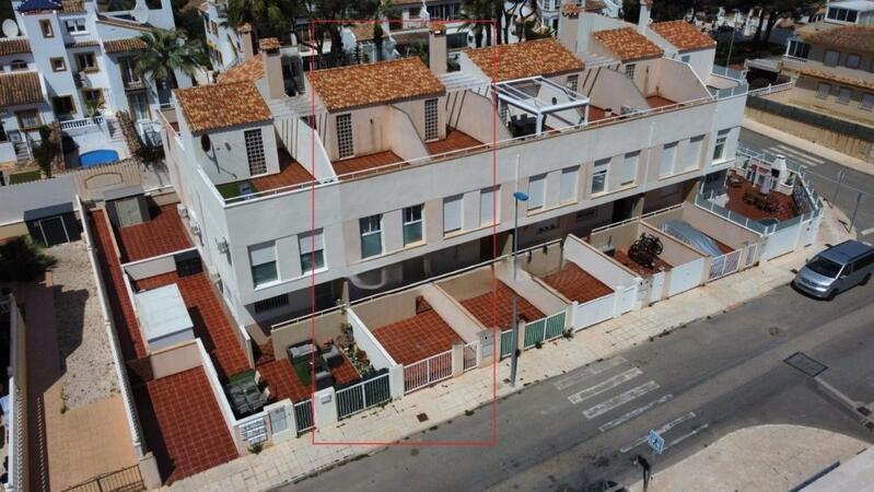 Villa en venta en La Zenia, Alicante