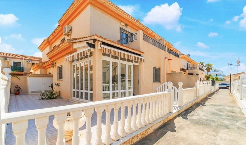вилла продается в Playa Flamenca, Alicante