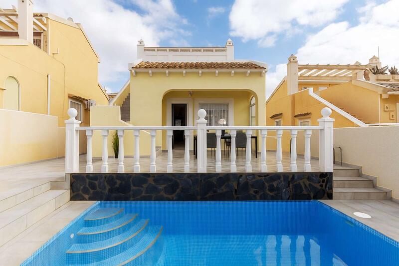Villa til salgs i Villamartin, Alicante