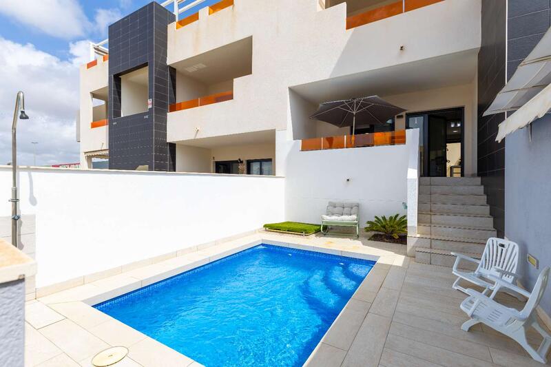 Villa en venta en Playa Flamenca, Alicante
