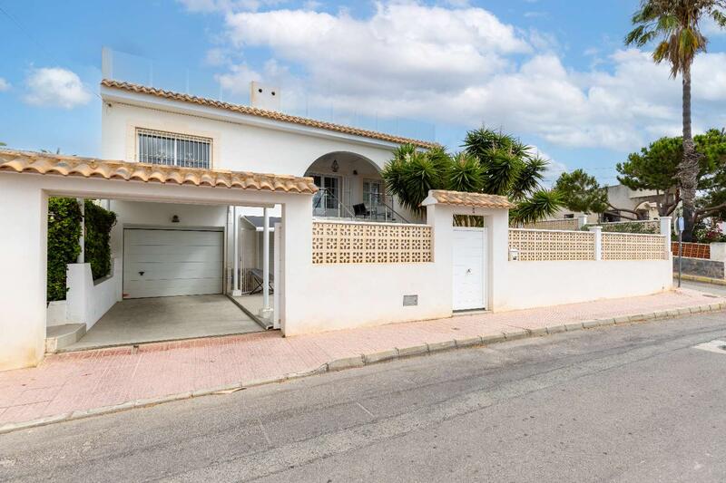 Villa til salgs i Villamartin, Alicante
