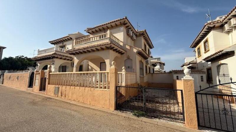 Villa til salg i Cabo Roig, Alicante