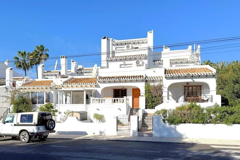 Villa en venta en Villamartin, Alicante