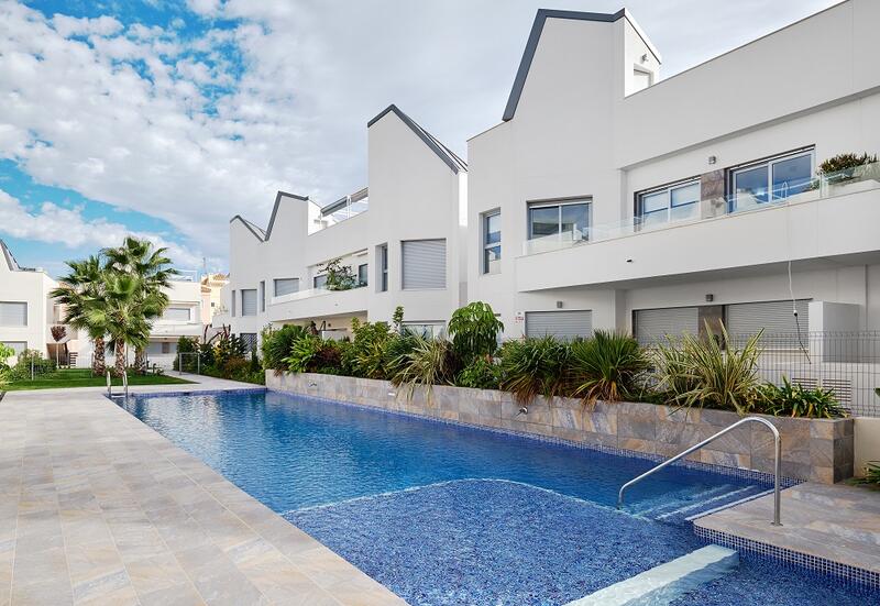 Villa en venta en Torrevieja, Alicante