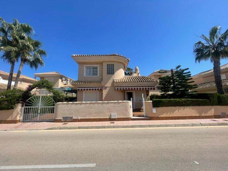 Villa til salgs i Playa Flamenca, Alicante
