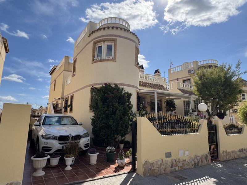 вилла продается в Playa Flamenca, Alicante