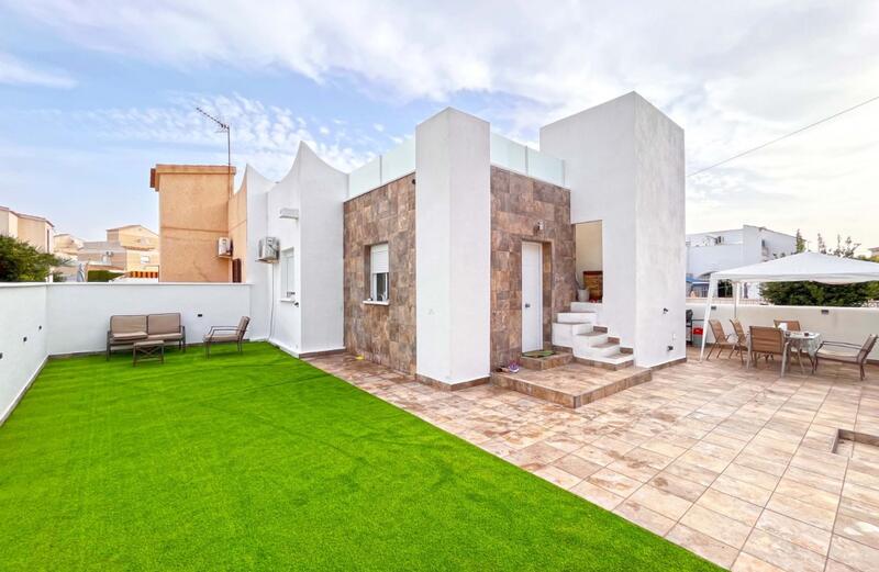 Villa till salu i Playa Flamenca, Alicante