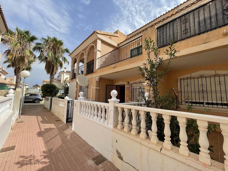 Villa à vendre dans La Zenia, Alicante