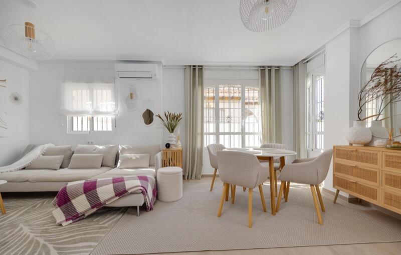 Villa en venta en Cabo Roig, Alicante