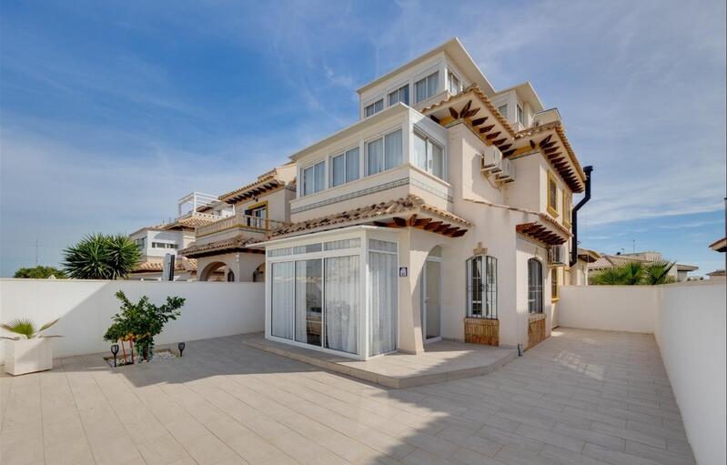 3 Cuarto Villa en venta