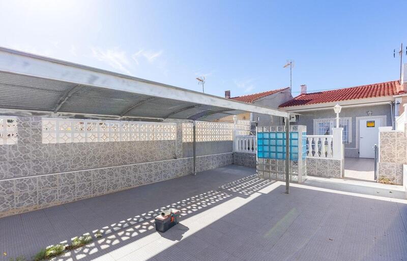 вилла продается в Torrevieja, Alicante