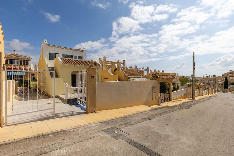 Villa à vendre dans Villamartin, Alicante