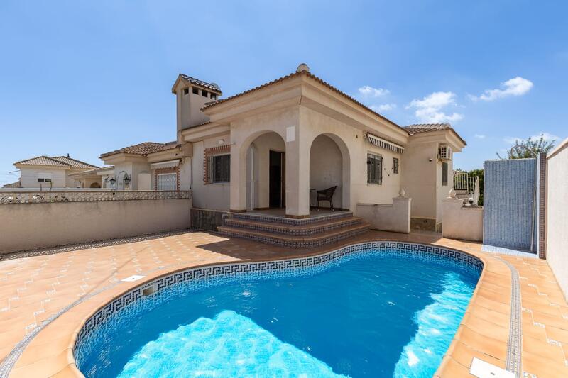 Villa for sale in Villamartin, Alicante