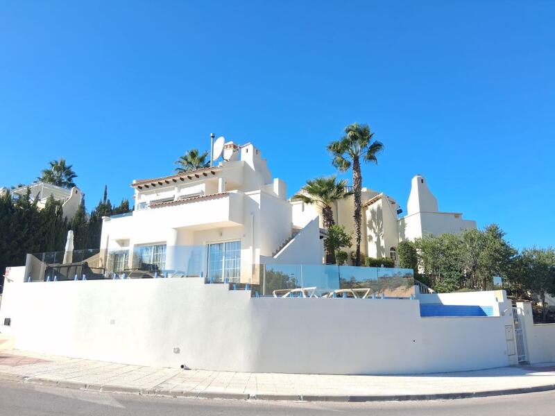 Villa Te koop in Villamartin, Alicante