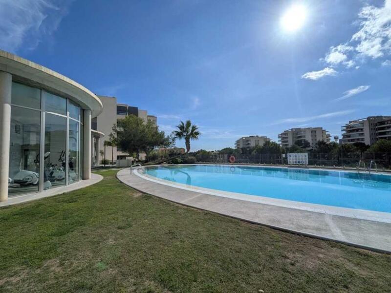 Apartamento en venta en La Zenia, Alicante