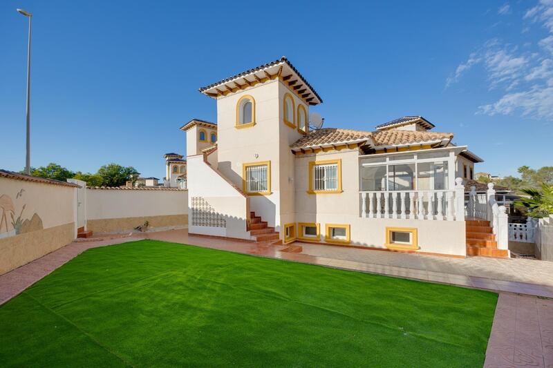 Villa til salgs i La Zenia, Alicante