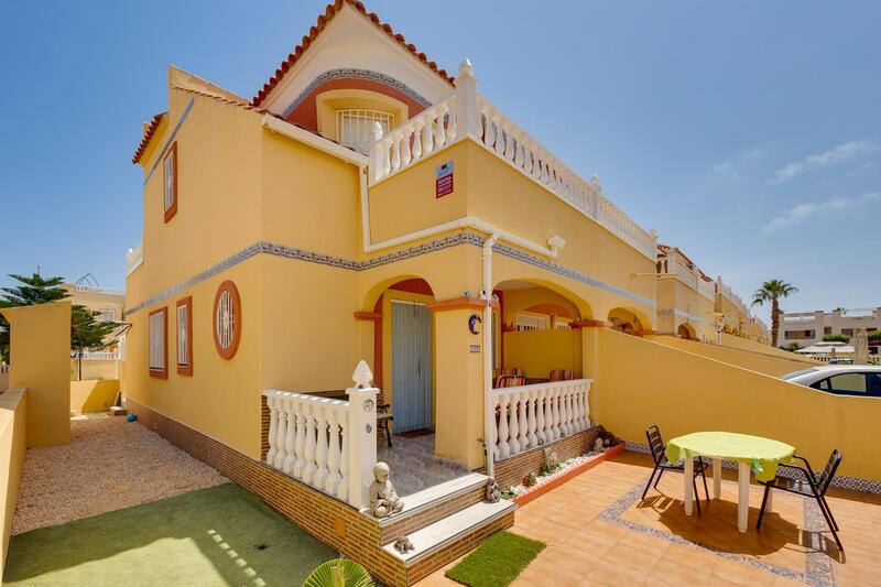 Villa till salu i La Zenia, Alicante