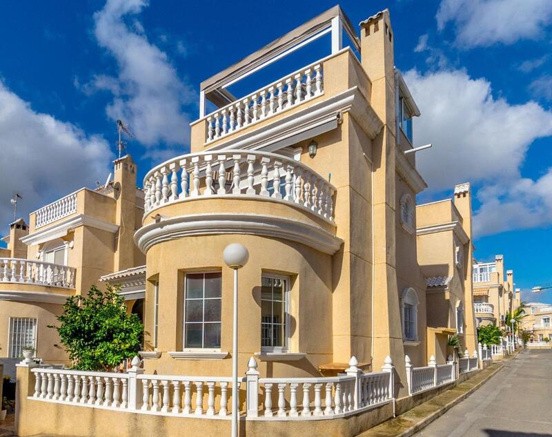 Villa till salu i Playa Flamenca, Alicante