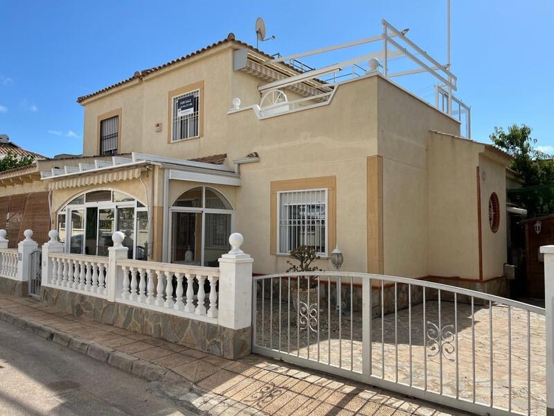 Villa til salgs i Playa Flamenca, Alicante