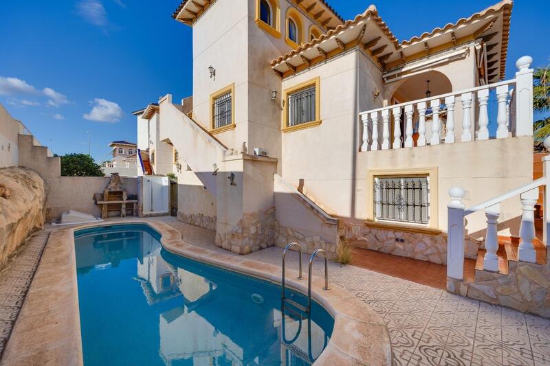 Villa zu verkaufen in La Zenia, Alicante