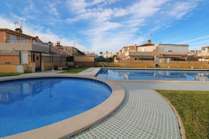 Villa à vendre dans Torrevieja, Alicante