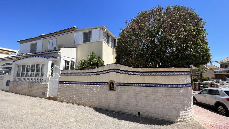 Villa til salgs i Playa Flamenca, Alicante
