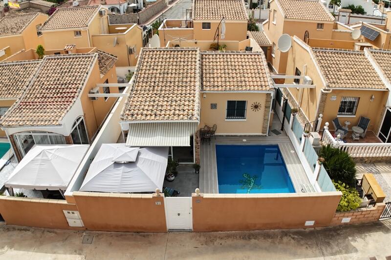 Villa til salg i Playa Flamenca, Alicante