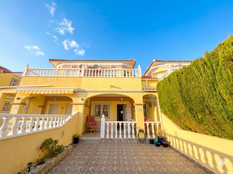 Villa till salu i La Zenia, Alicante