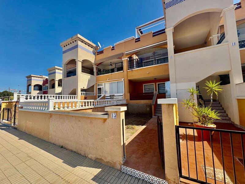 Villa Te koop in Playa Flamenca, Alicante