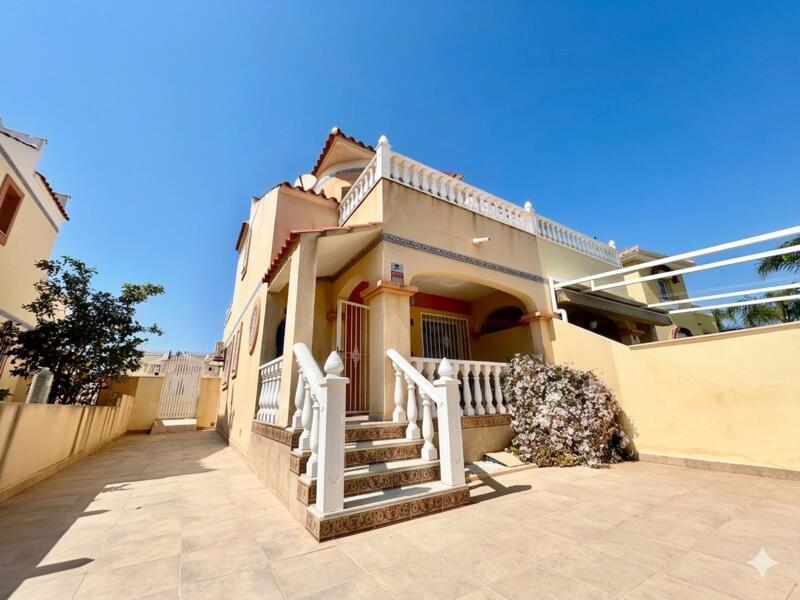 Villa til salg i La Zenia, Alicante