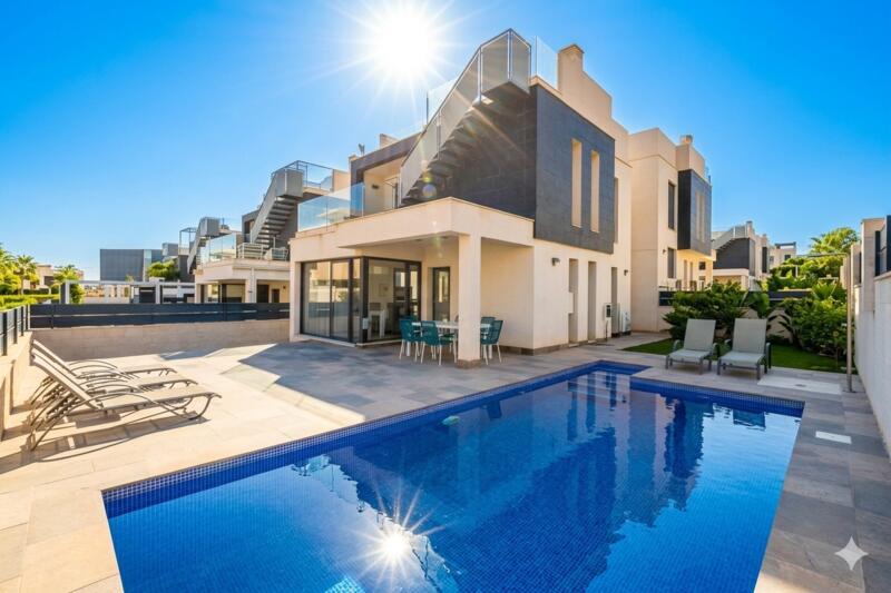 Villa til salgs i Villamartin, Alicante