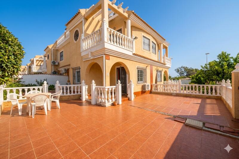 Villa à vendre dans La Zenia, Alicante