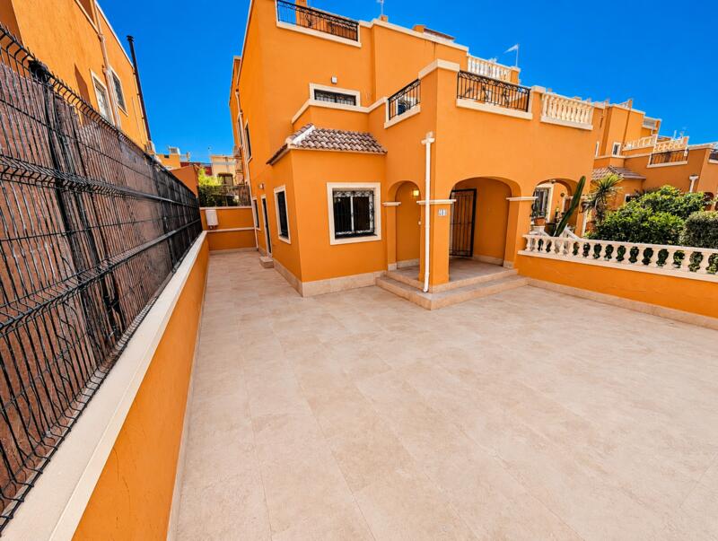 Villa en venta en Playa Flamenca, Alicante